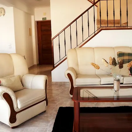 Villa Pine Meia Praia *